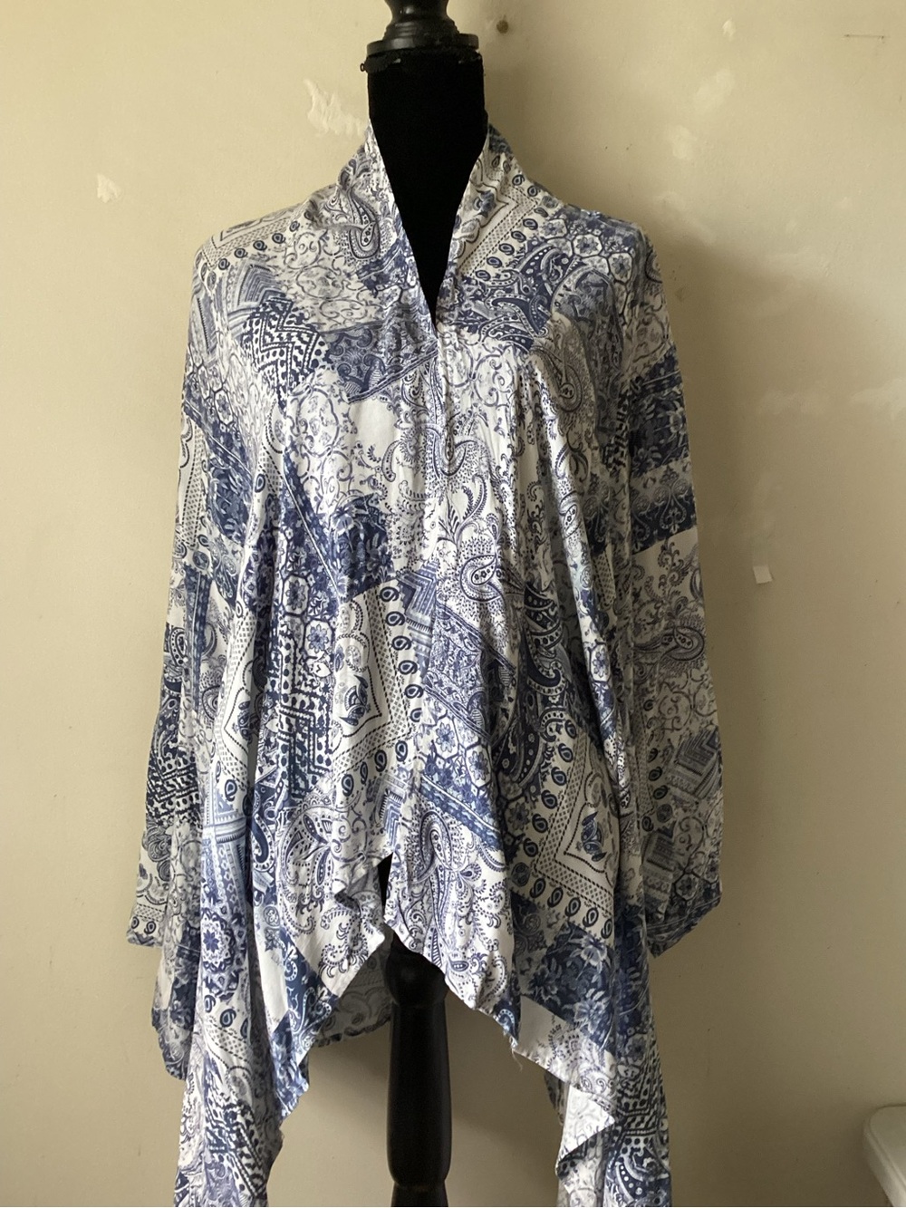 Unbranded Blue & White Paisley Flowing Women's tunic Top